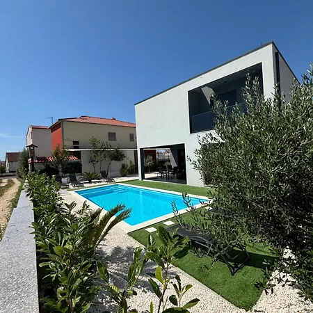 Valentina * Kastela